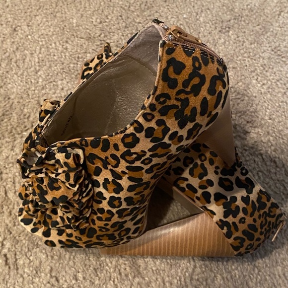 COPY - Leopard ruffle heels - Picture 4 of 15